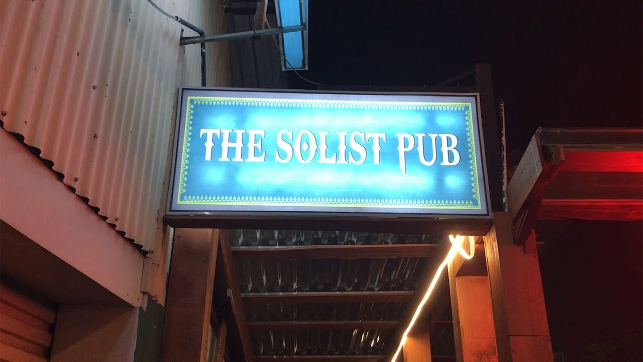 Quán pub Hà Nội thu hút giới trẻ